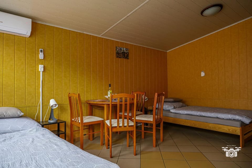 Bed, Photo of the whole room, Seating area, Bedroom