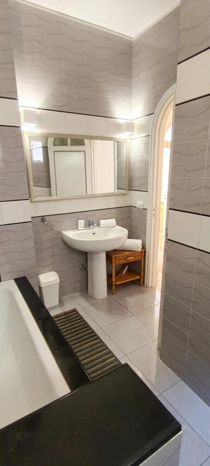 Shower, Bathroom, Bath, towels