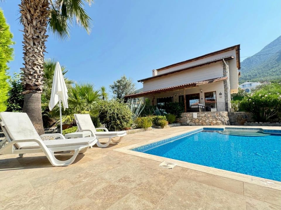 Property building, Swimming pool