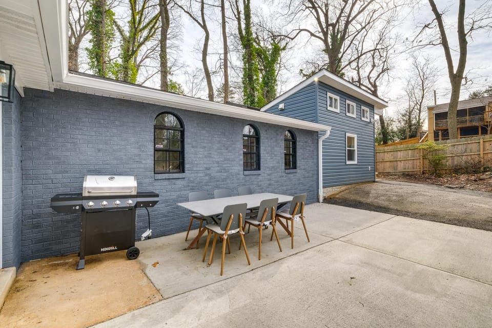 Modern Apt 11 Mi to DC: Pets Welcome! Apartment in District of Columbia