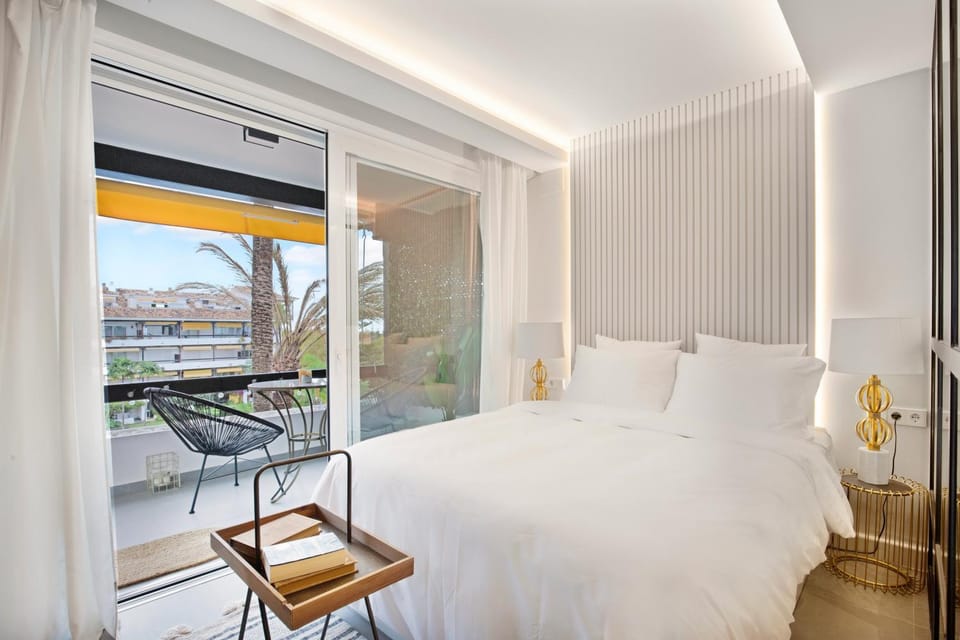 Bed, Balcony/Terrace, Bedroom