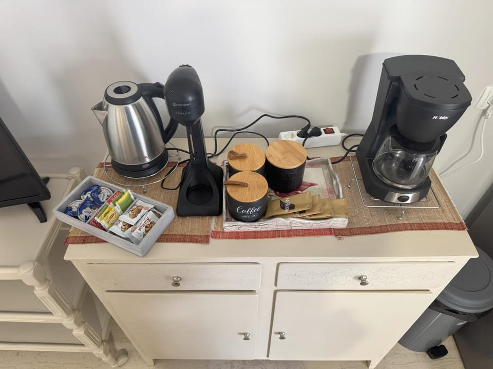 Coffee/tea facilities, Kitchen or kitchenette, Food