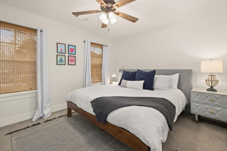 Hog Haven - 2 mi to UofA 1 mile to Downtown House in Fayetteville