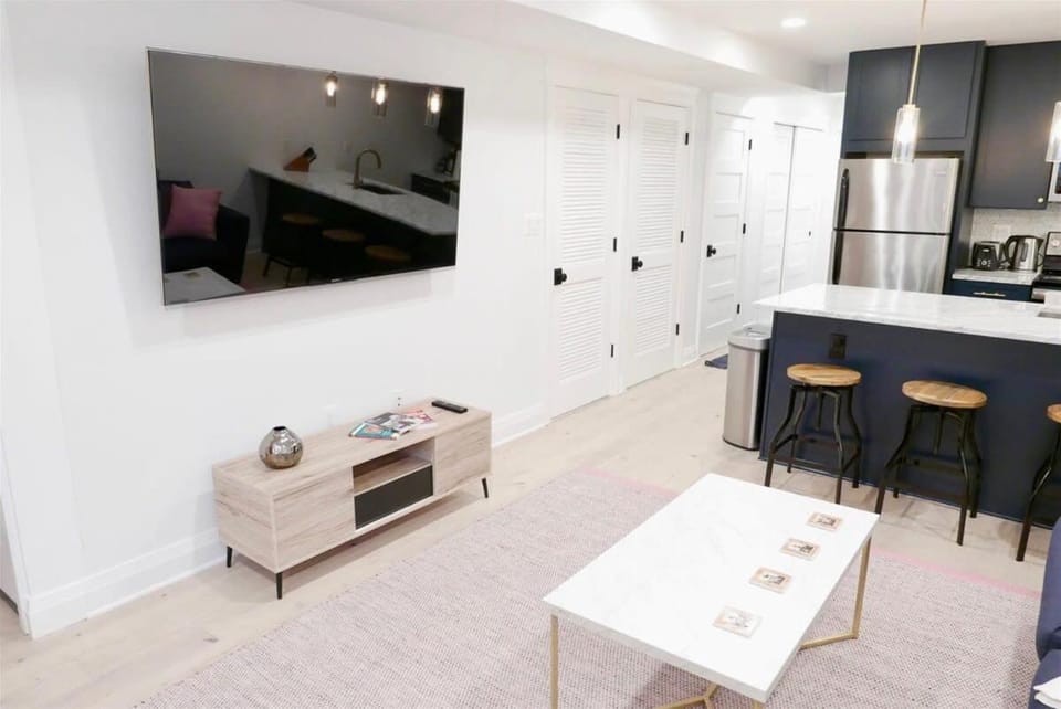 Slumber in Sophistication in Shaw-PKG Apartment in District of Columbia