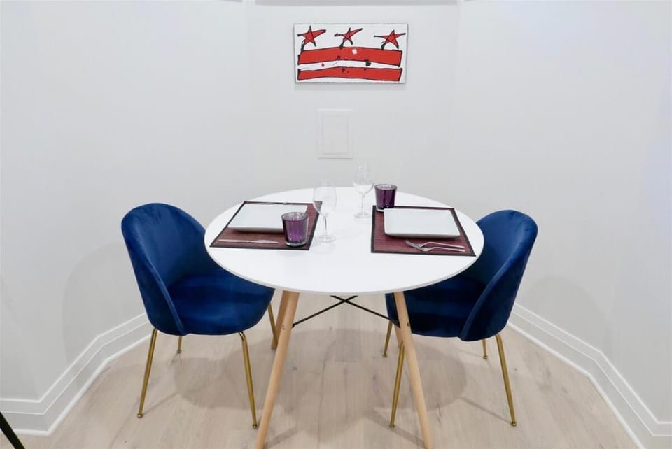 Slumber in Sophistication in Shaw-PKG Apartment in District of Columbia