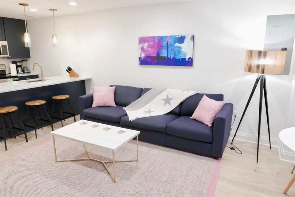 Slumber in Sophistication in Shaw-PKG Apartment in District of Columbia