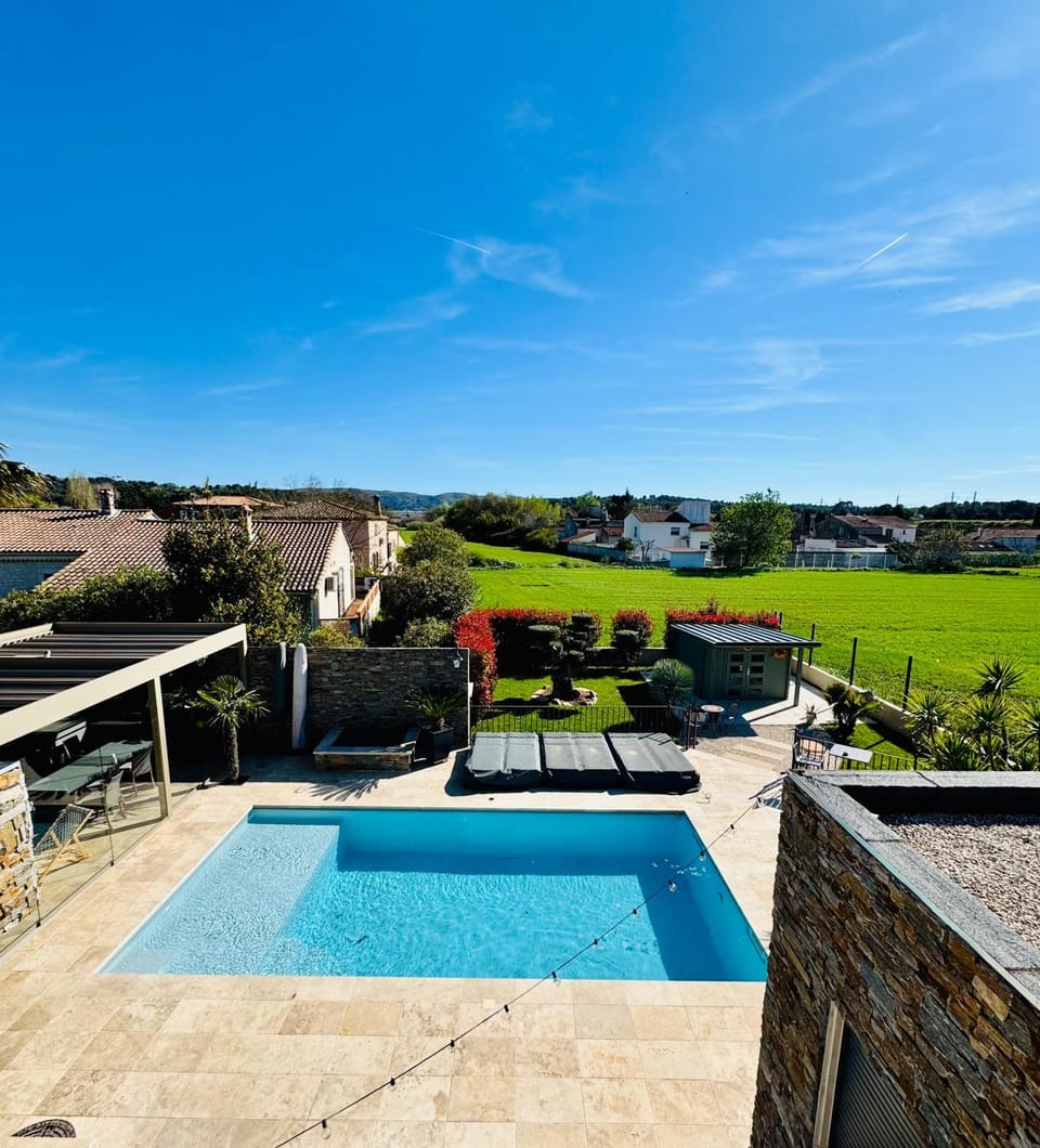 Balcony/Terrace, Swimming pool