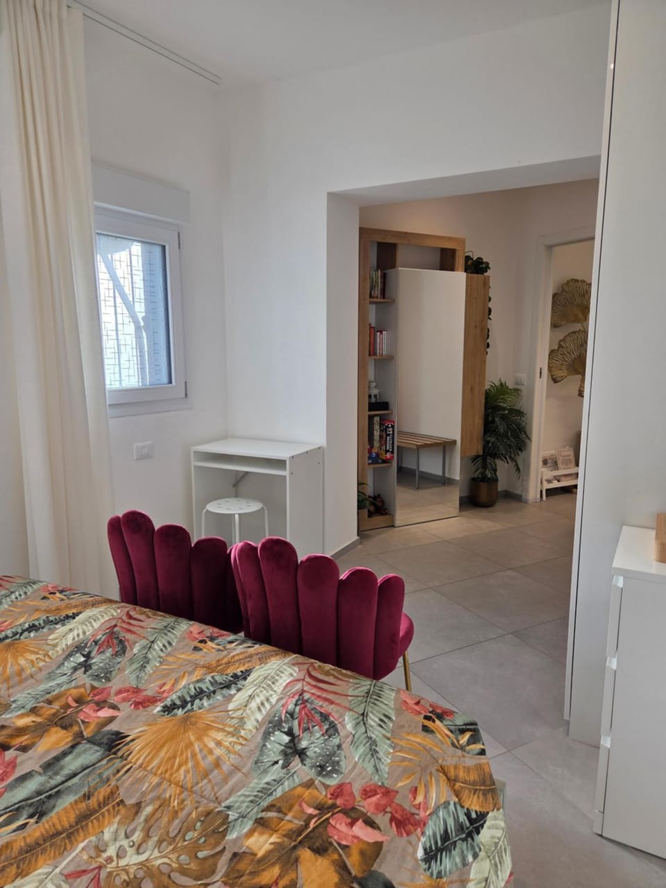 Bed, Photo of the whole room, Seating area, Bedroom