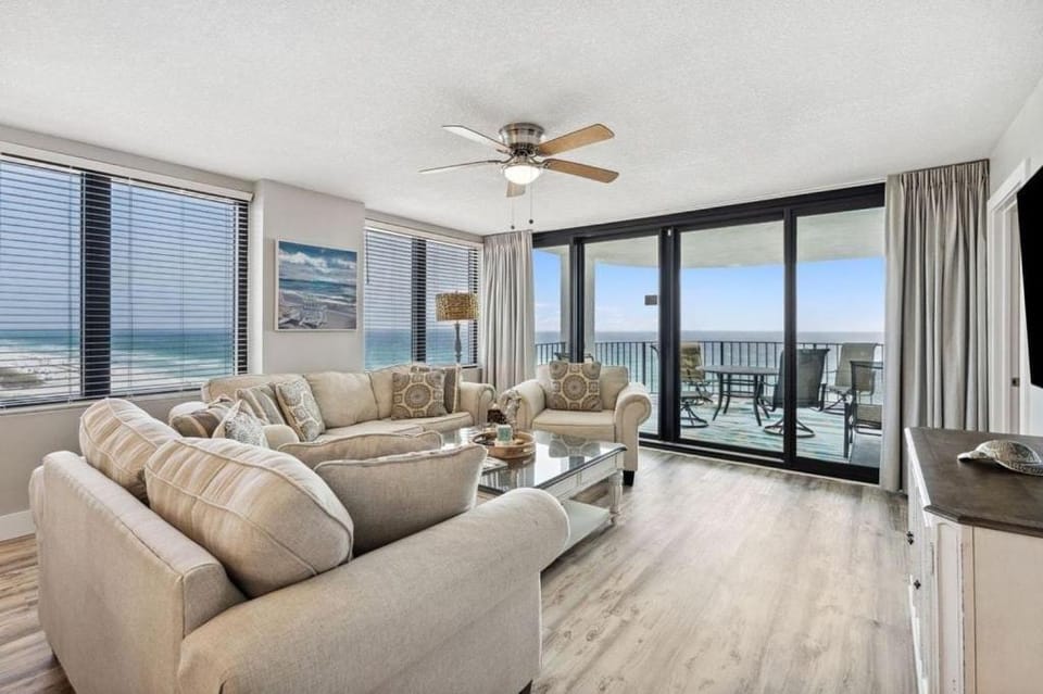 TV and multimedia, View (from property/room), Balcony/Terrace, Living room, Seating area, Sea view