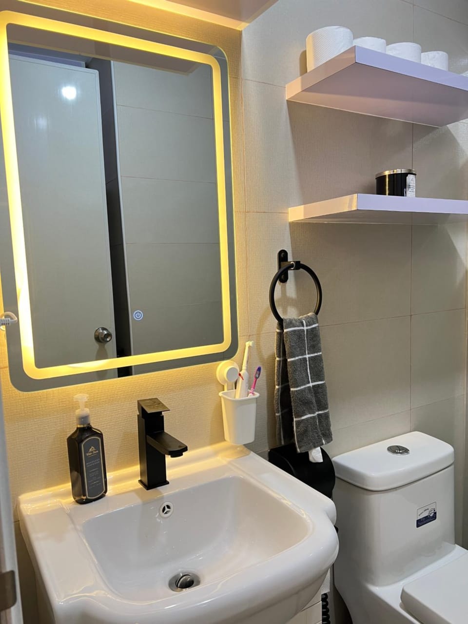 Aesthetic 2BR Penthouse near NAIA with Pool House in Paranaque