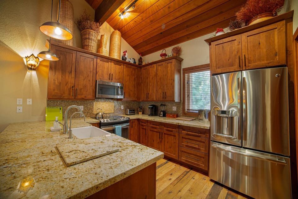 Plush Mammoth Condo w Balcony Views House in Mammoth Lakes
