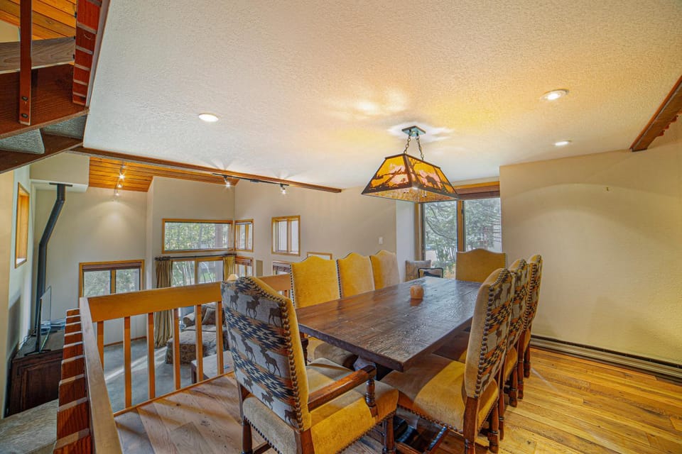 Plush Mammoth Condo w Balcony Views House in Mammoth Lakes