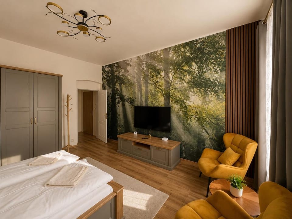 Bed, TV and multimedia, Living room, Seating area