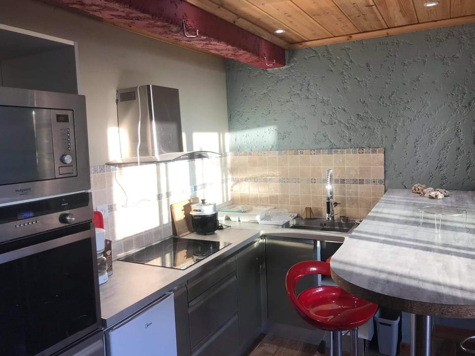 Dining area, dishwasher, oven, stove