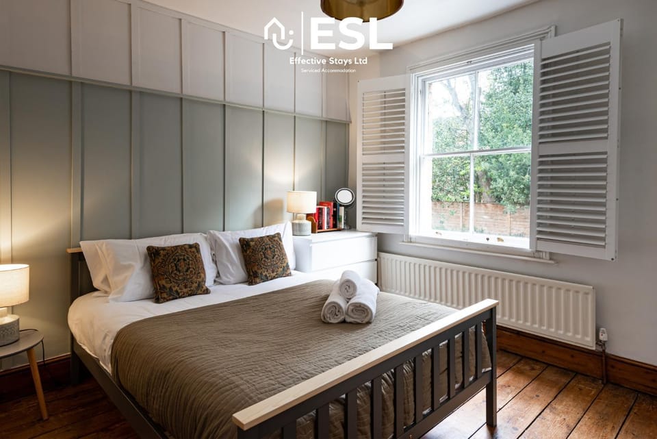 2 Bed Townhouse with Garden & Parking House in Shrewsbury