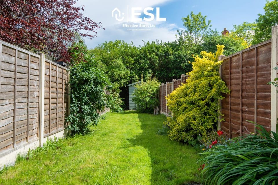 2 Bed Townhouse with Garden & Parking House in Shrewsbury