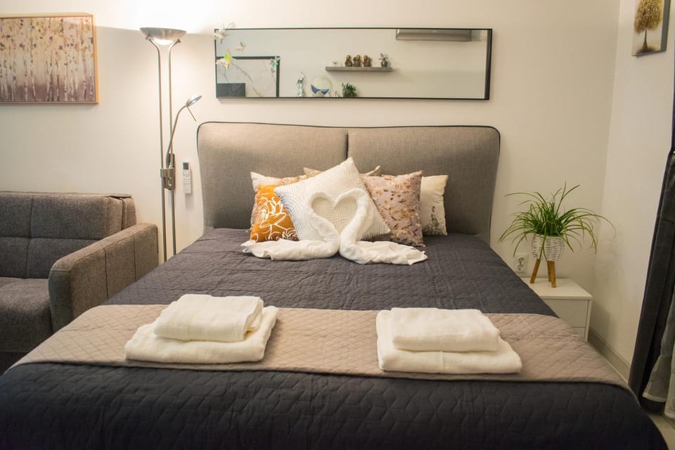 Bed, Seating area, Bedroom