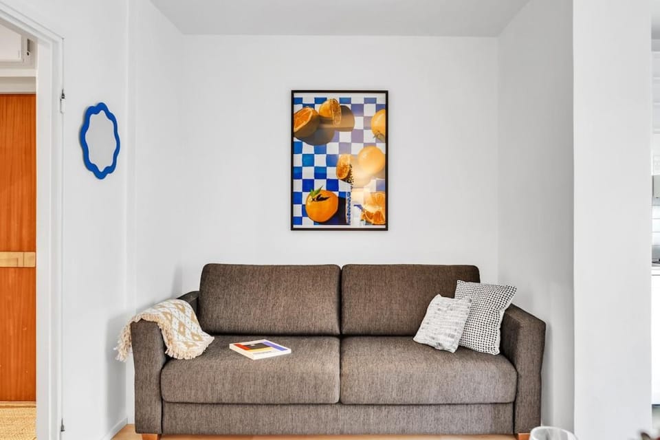 Design District w King Bed, Netflix, tram and bus nearby Apartment in Helsinki