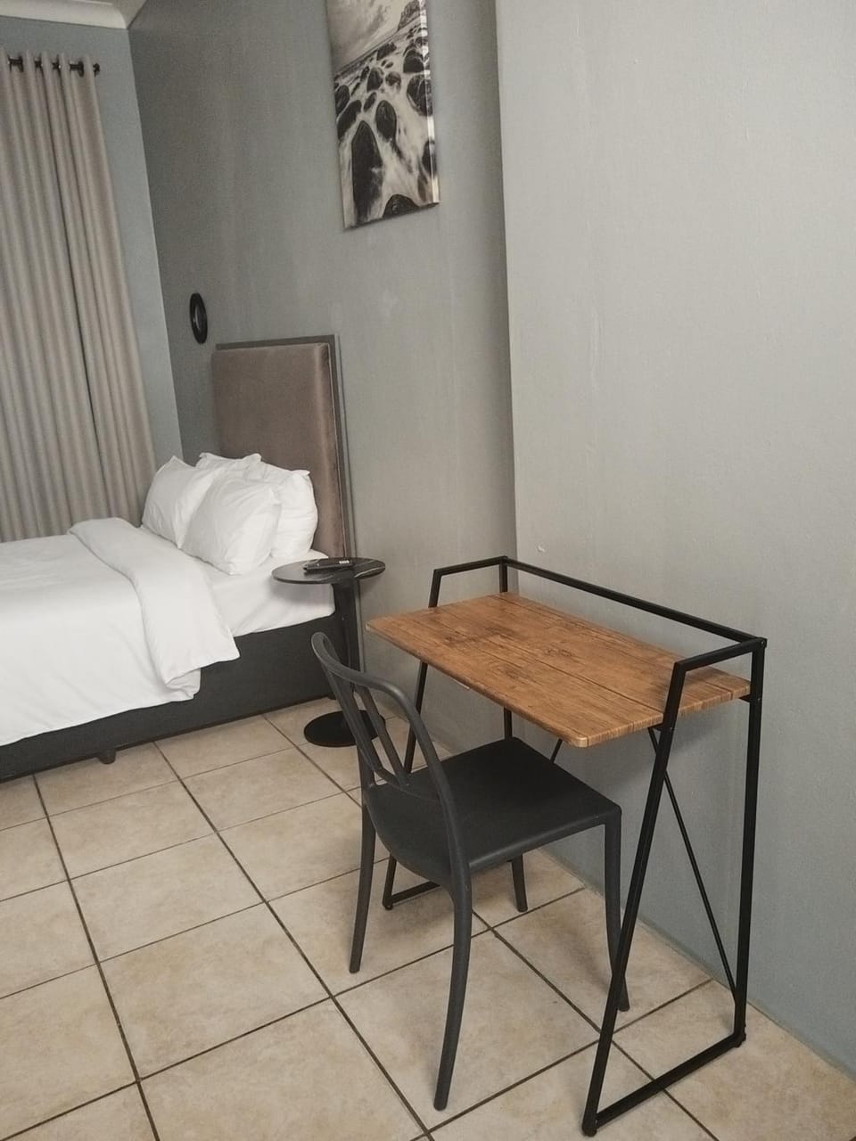 Bed, Seating area