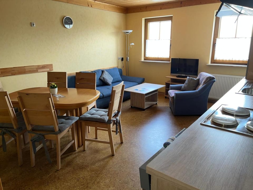 Kitchen or kitchenette, Seating area, Dining area, kitchen