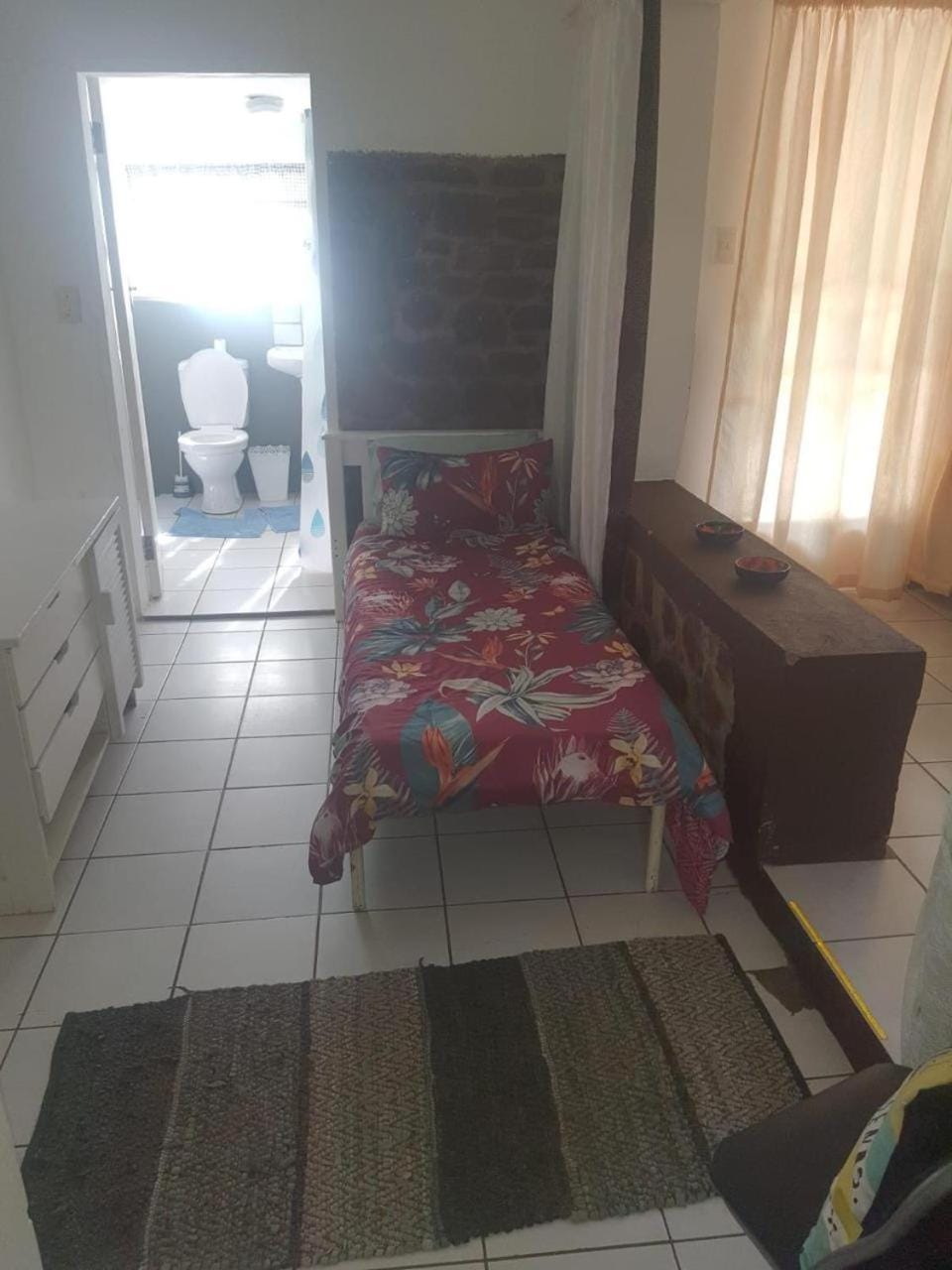 Bed, Living room