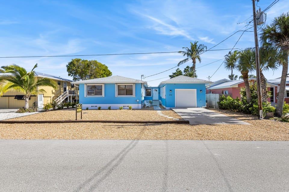 Gulf Access, Heated Pool & Spa, Tiki Hut - Roelens House in Estero Island