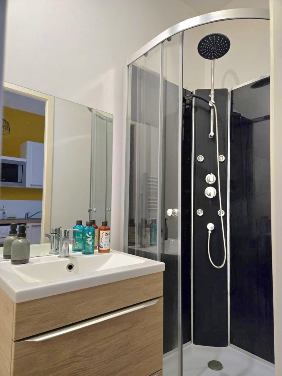 Studio du Pont Tournant Apartment in Normandy