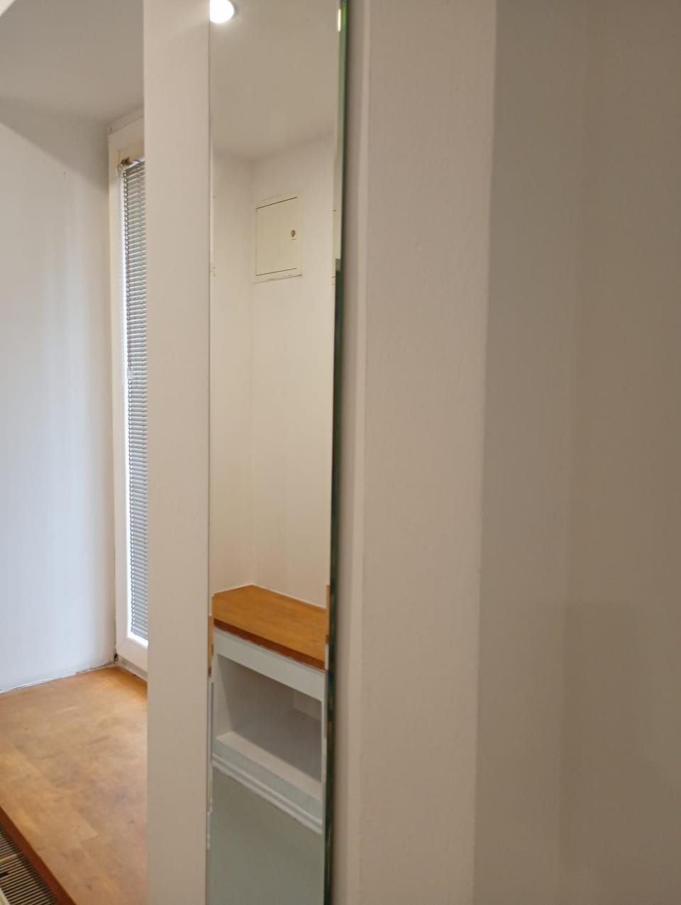 Apartament nr 8 - Kamienica Kameralna - Senatorska 4 - Dostęp na kod Apartment in Masovian Voivodeship