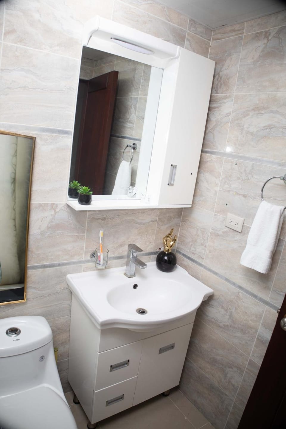 Toilet, Bathroom, towels