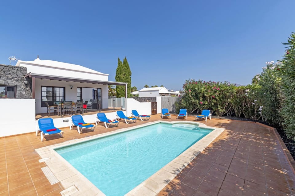 Pool view, Swimming pool, sunbed