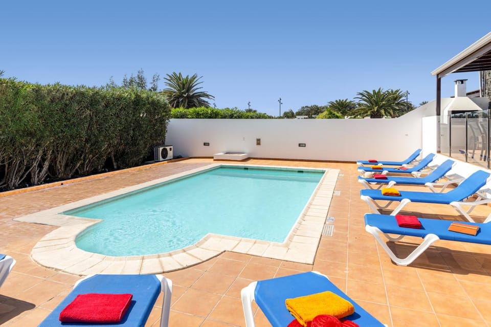 Balcony/Terrace, Pool view, Swimming pool, sunbed