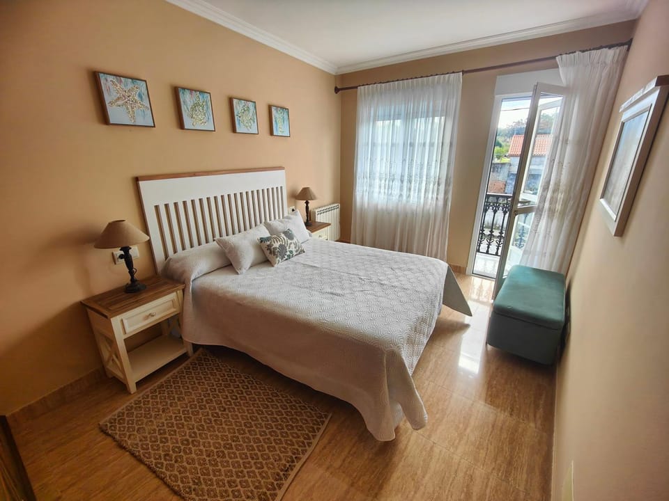 Bed, Balcony/Terrace, Photo of the whole room, Bedroom, wardrobe