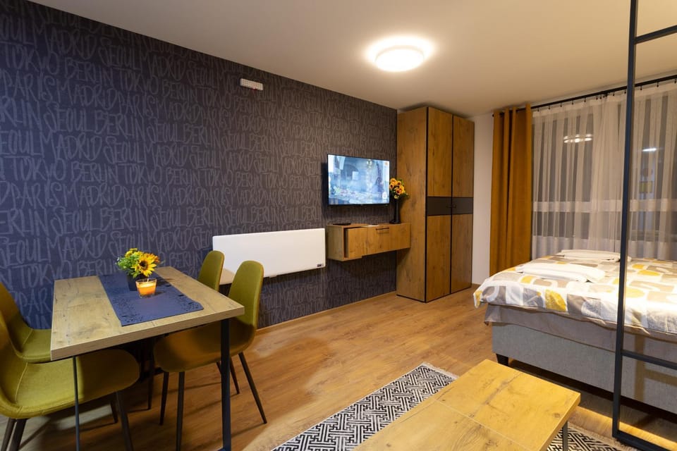 TV and multimedia, Living room, Seating area, wardrobe
