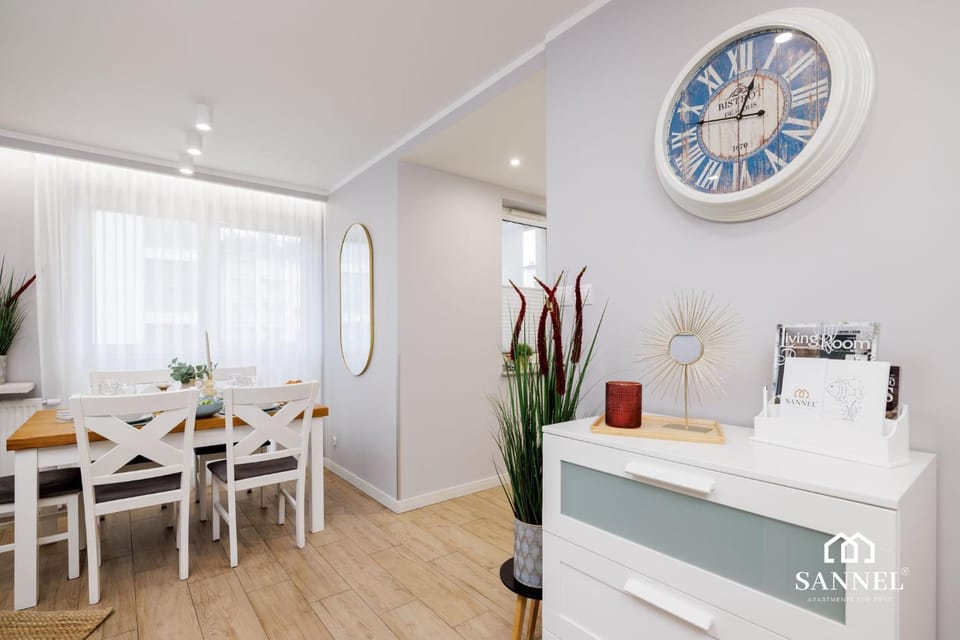 Living room, Decorative detail, Decorative detail, Seating area, Dining area