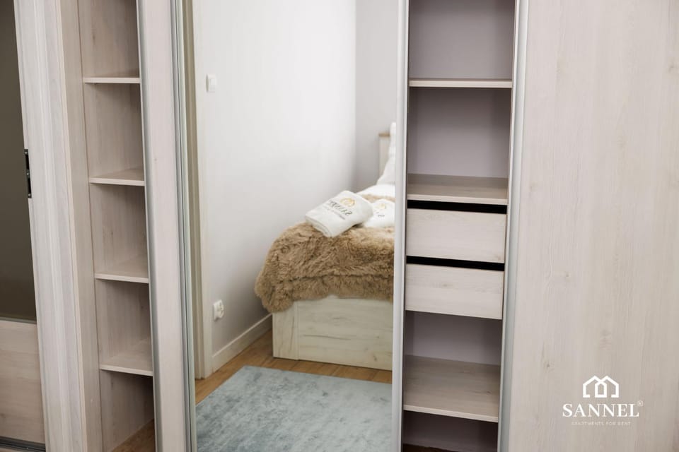 Bed, Bedroom, On site, towels, wardrobe