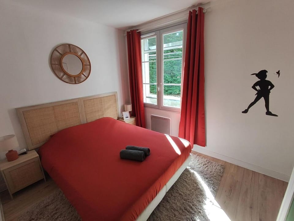 Bed, Decorative detail, Bedroom