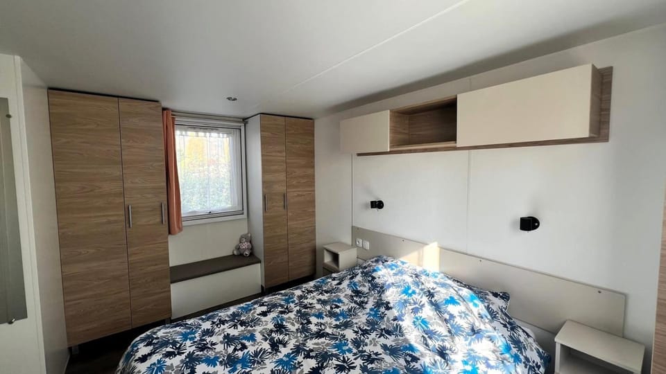 Bed, Bedroom, wardrobe