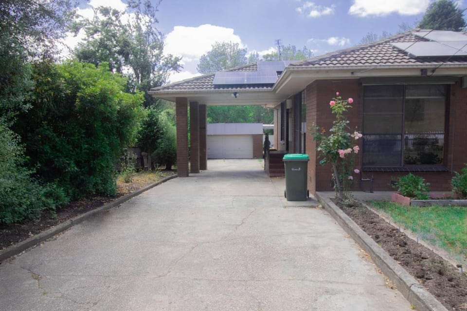 Sovereign Hill Getaway Walk to Attractions House in Ballarat