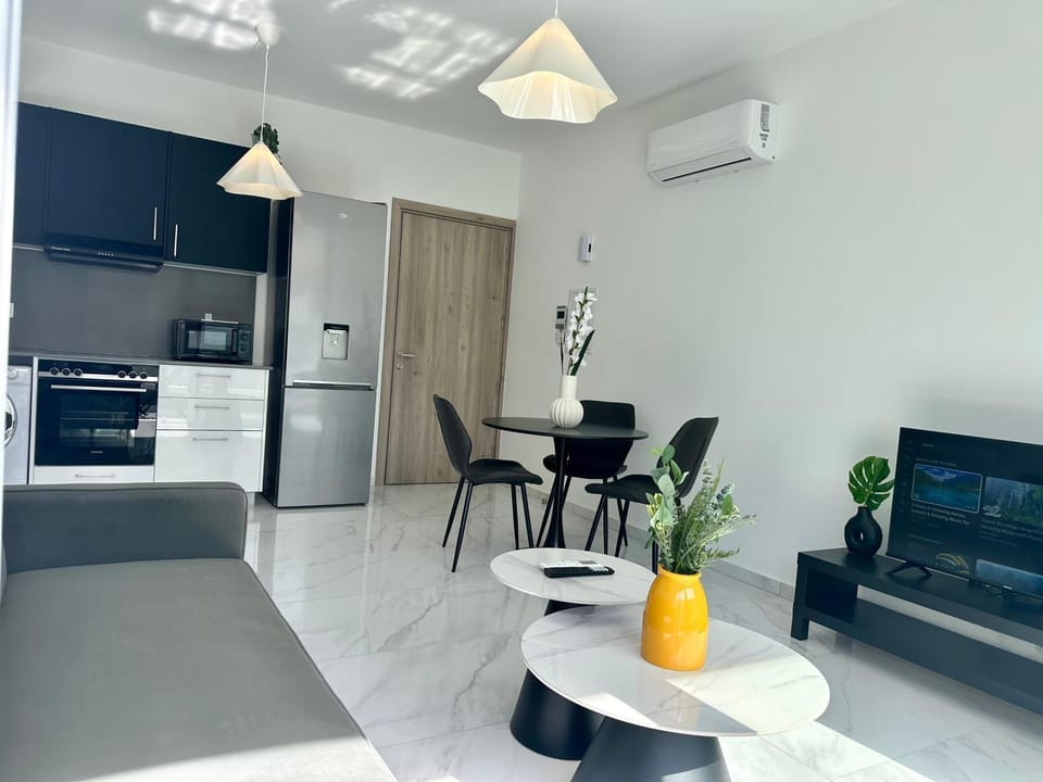 Kitchen or kitchenette, Living room, Seating area