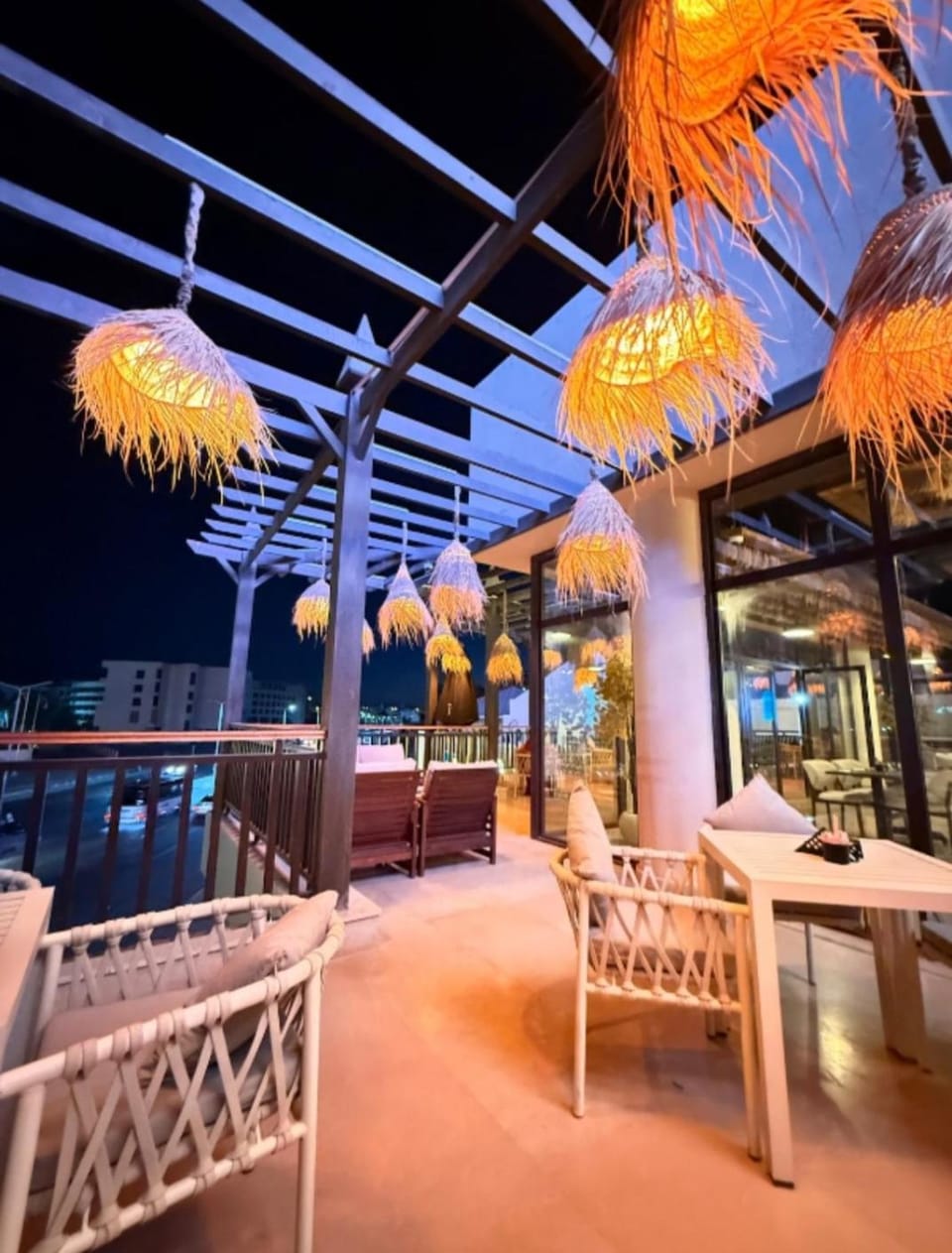 Restaurant/places to eat, Night, Seating area