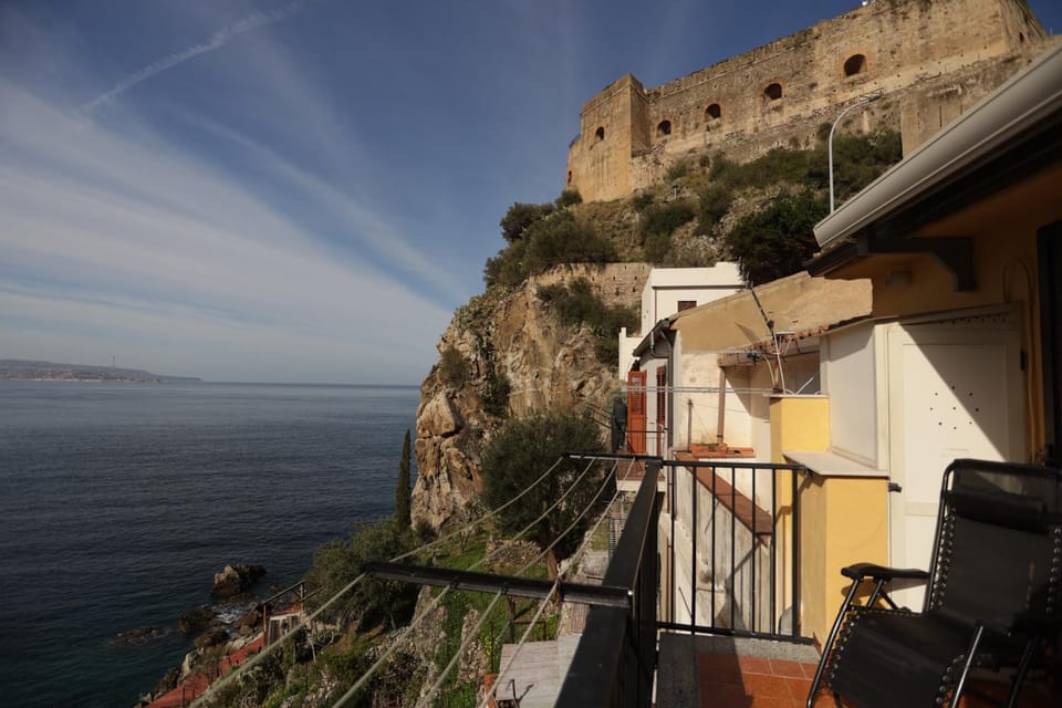 Property building, Nearby landmark, Balcony/Terrace, Sea view