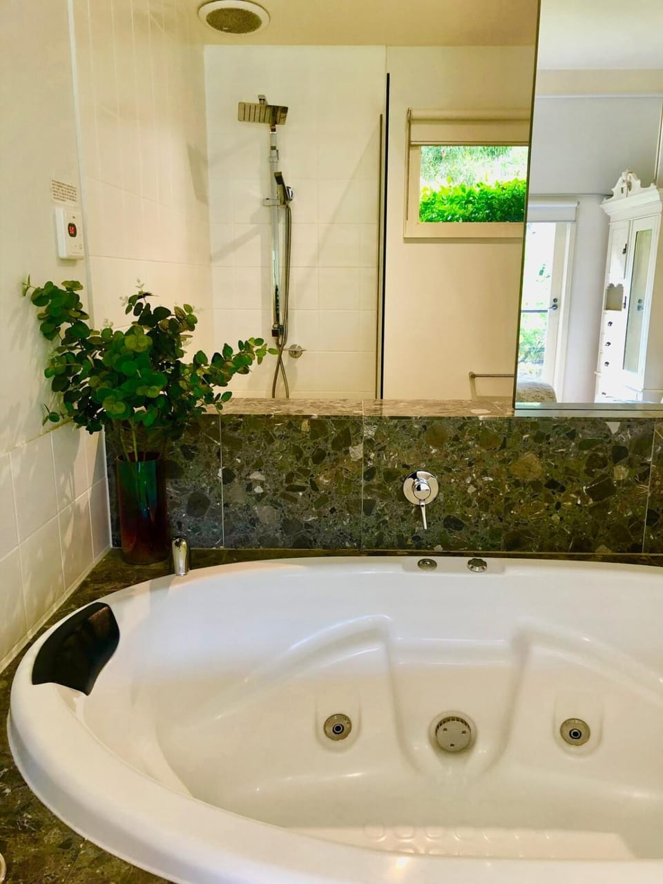 Daylesford Lake Villa1 Lake Frontage pet friendly Villa in Daylesford