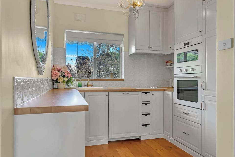 Kitchen or kitchenette, Other, oven