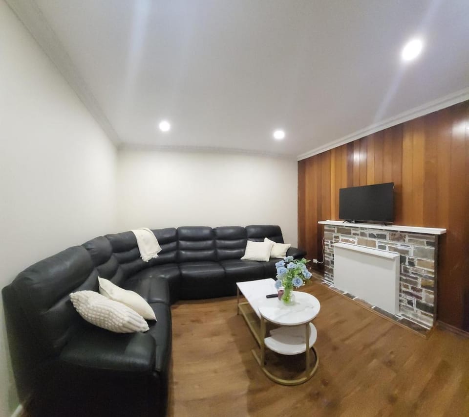 Communal lounge/ TV room, Communal lounge/ TV room, TV and multimedia, Living room, Seating area