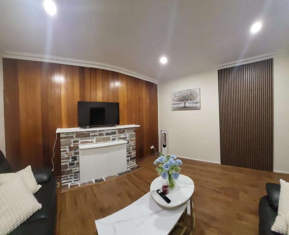 Communal lounge/ TV room, TV and multimedia, Living room, Seating area