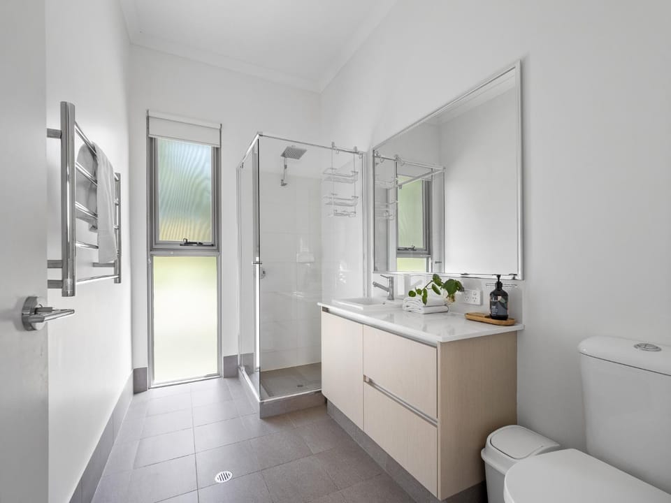 Shower, Toilet