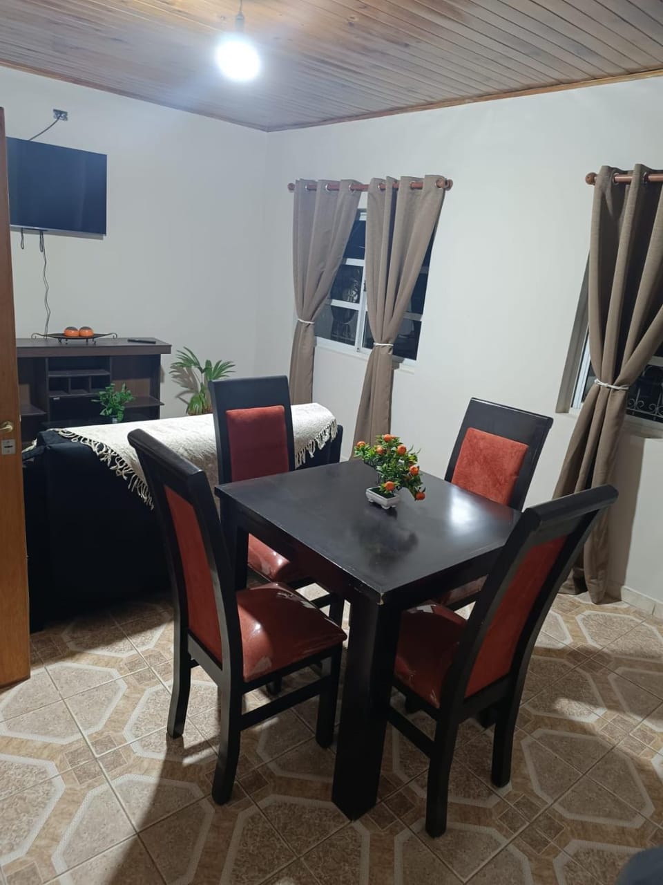 Seating area, Dining area