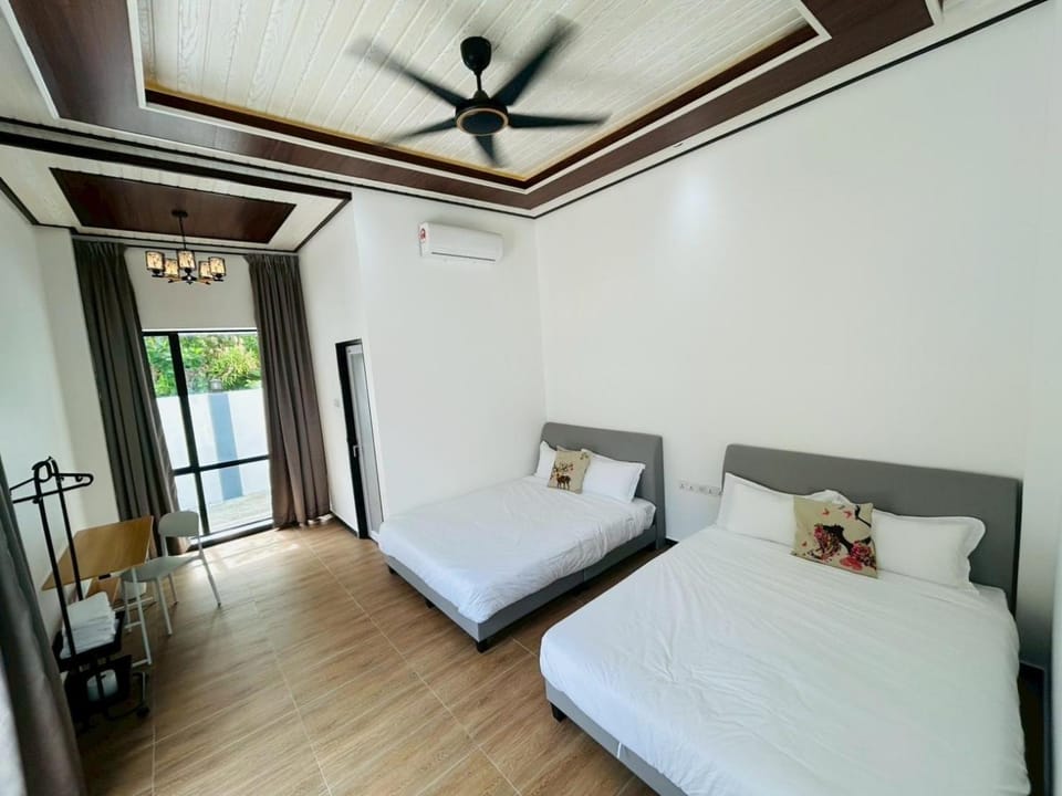 Photo of the whole room, Bedroom