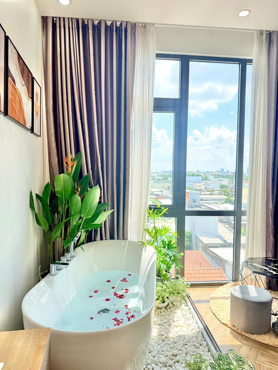 Dr402 Modern Studio W Bathtub and City Views Apartment in Cambodia
