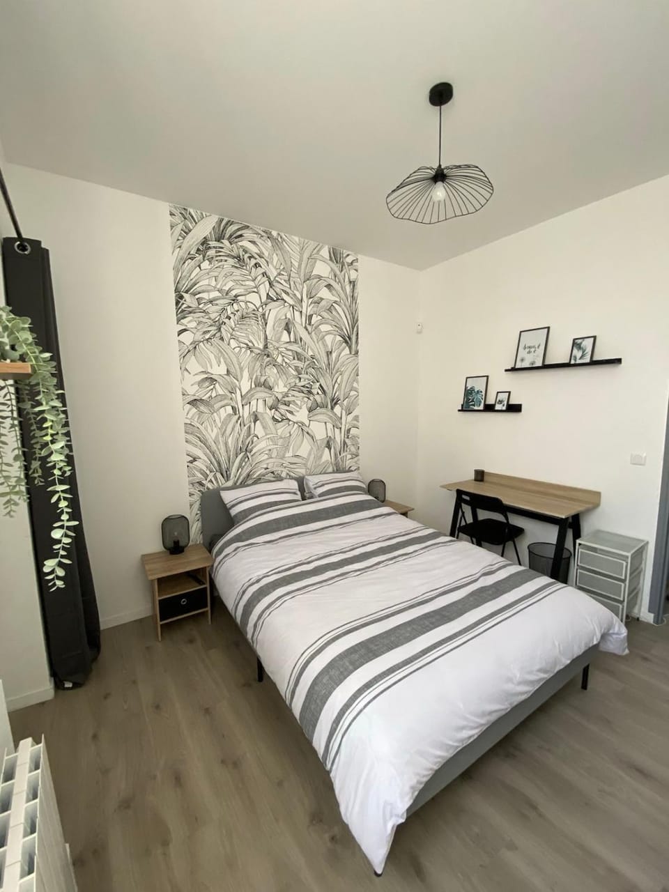 Bed, Photo of the whole room, Bedroom